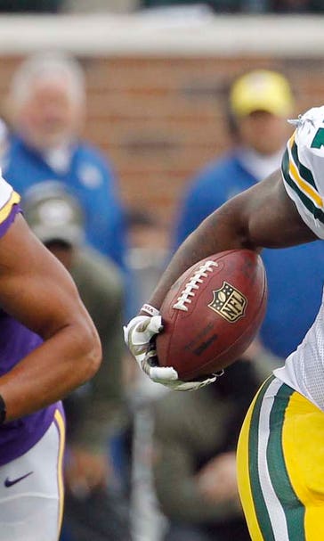 Lacy carries Packers' offense, continues dominance over Vikings